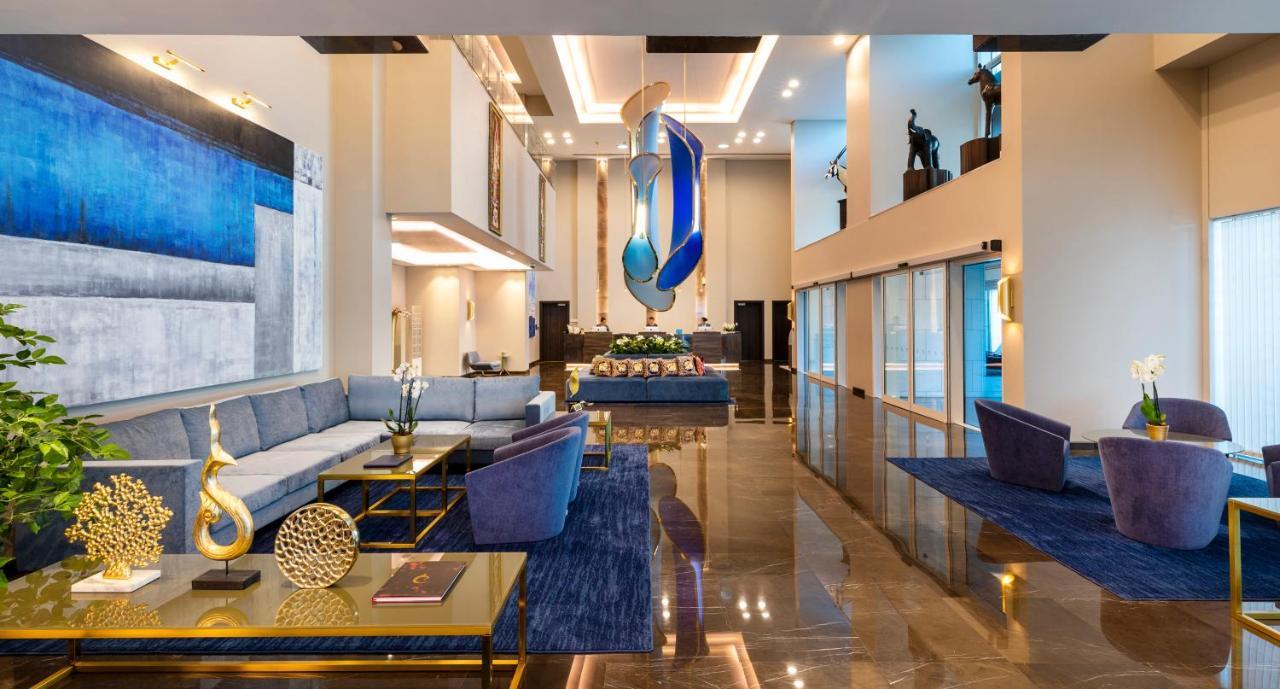 Centara West Bay Hotel & Residences Доха Экстерьер фото The interior of the lounge