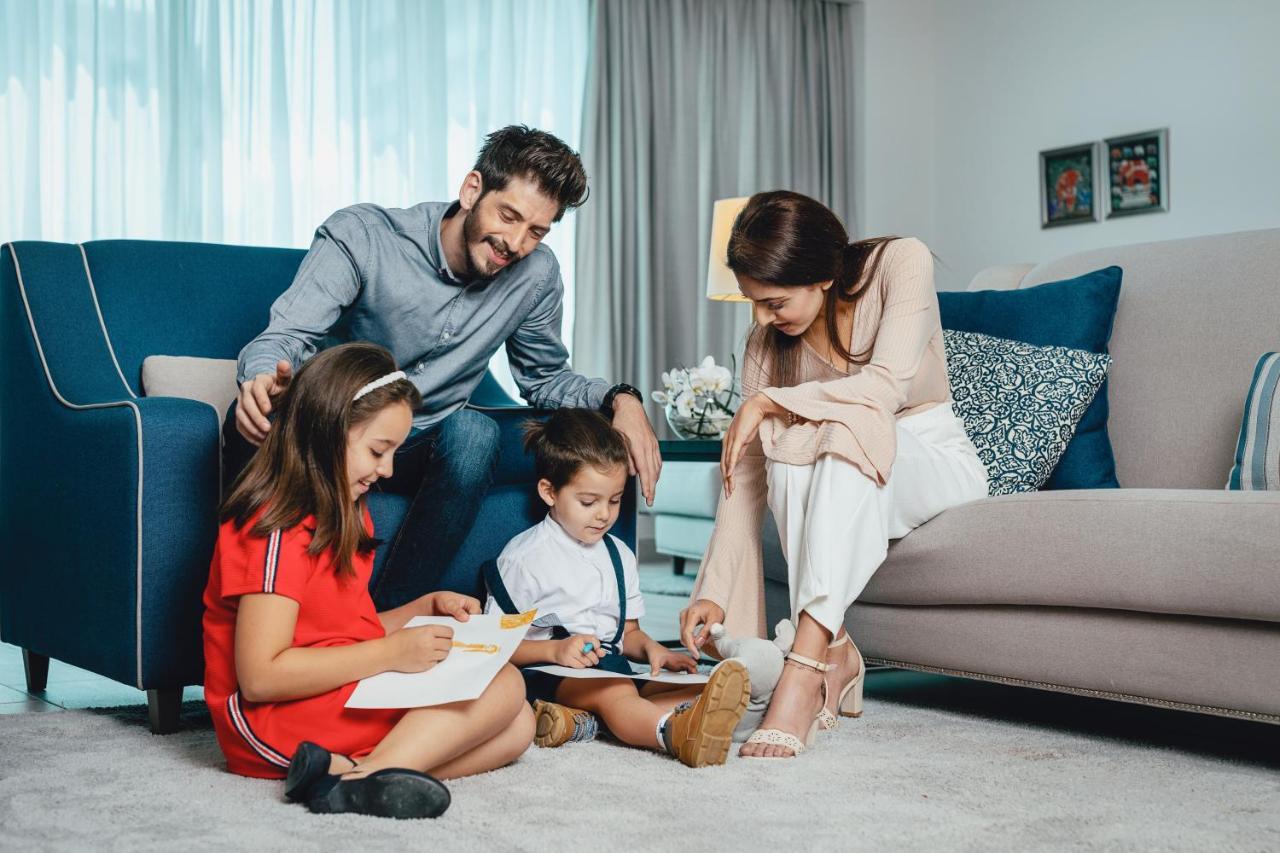 Centara West Bay Hotel & Residences Доха Экстерьер фото A family