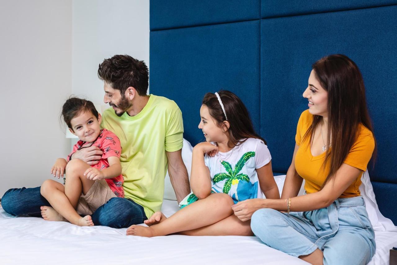 Centara West Bay Hotel & Residences Доха Экстерьер фото A family