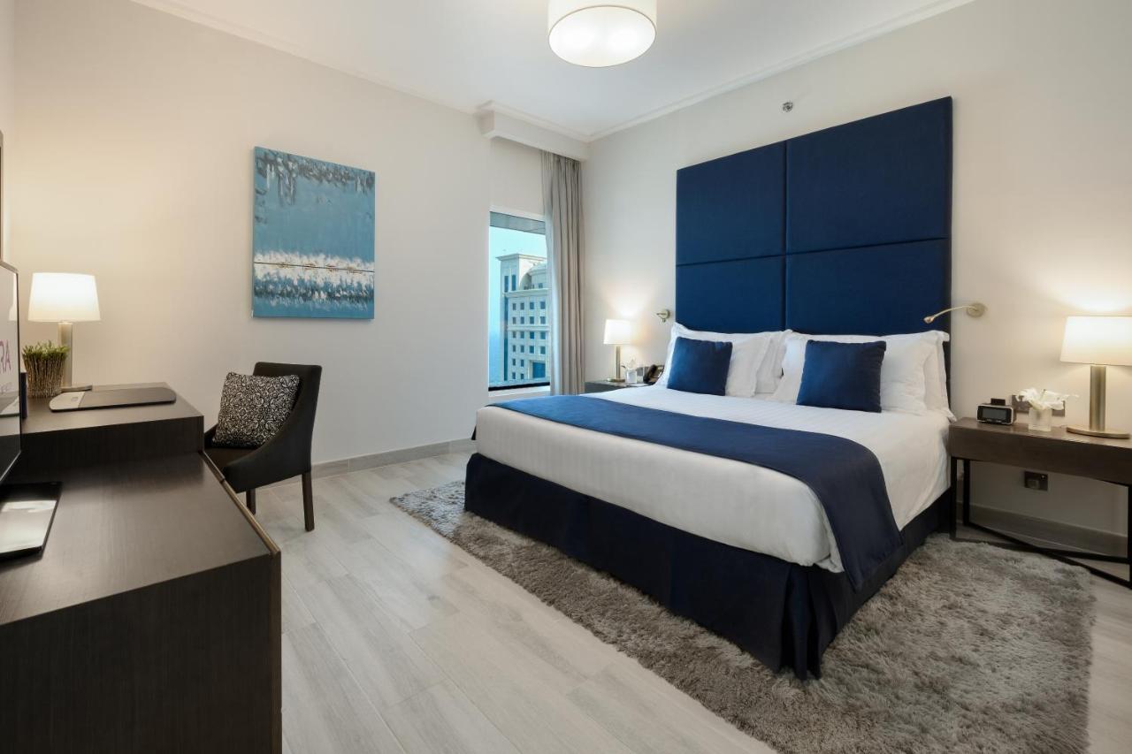 Centara West Bay Hotel & Residences Доха Экстерьер фото A bedroom at the hotel